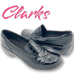 Clarks Bendables women’s moc croc Slip Ons Black 8m 2” heel